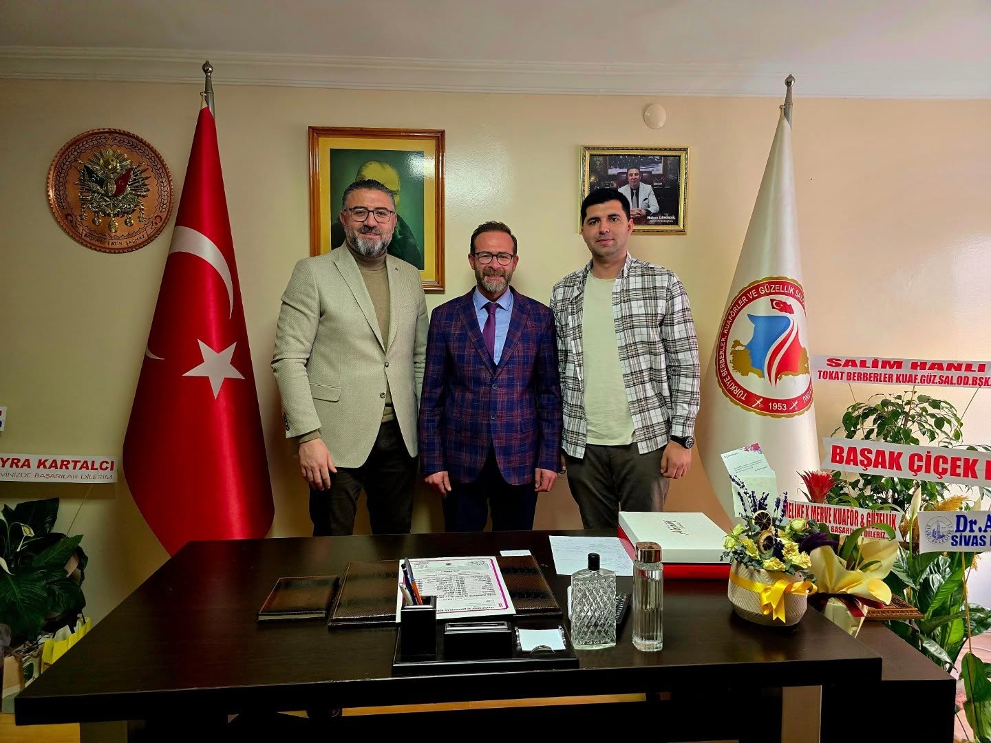 sivas-berberler-kuaforler-ve-guzellik-salonlari-esnaf-odasi-baskani-fatih-sasmaza-ziyaret-1315