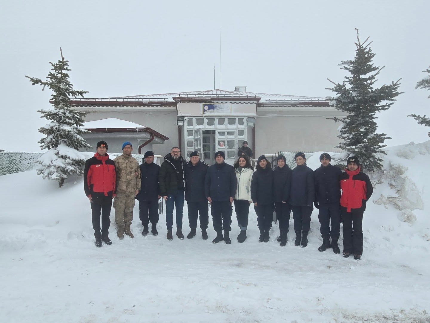 sehit-ve-gazi-cocuklarina-kayak-ve-sucuk-ekmek-etkinligi-1324