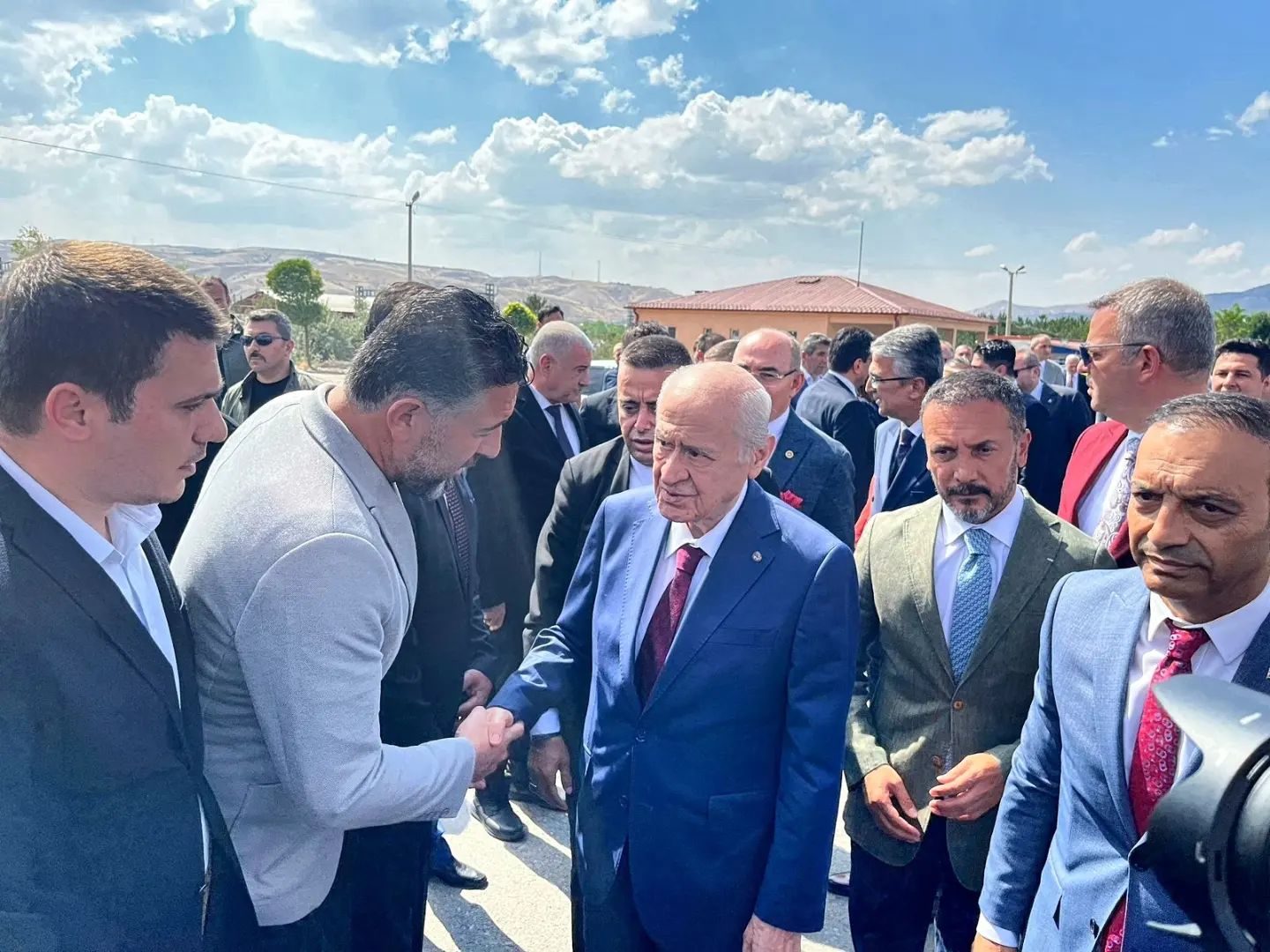 mhp-genel-baskani-devlet-bahceliyi-karsilama